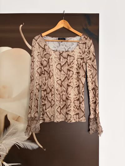 Luisa Spagnoli top con estampado de piel de serpiente by Luisa Spagnoli — pre-loved on Thrifted.mt