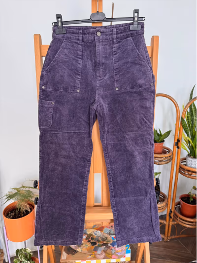 Pantalones de pana morados Disturbia by Disturbia — pre-loved on Thrifted.mt