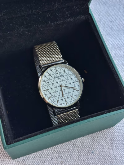 Reclaimed Vintage Geometric Mesh Watch by Reclaimed Vintage — pre-loved on Thrifted.mt