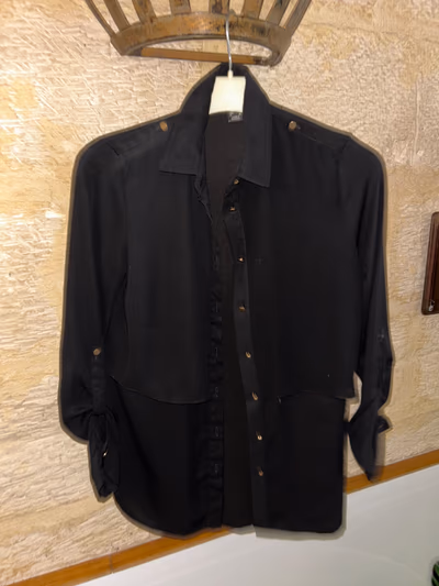 Black button-up shirt — pre-loved on Thrifted.mt