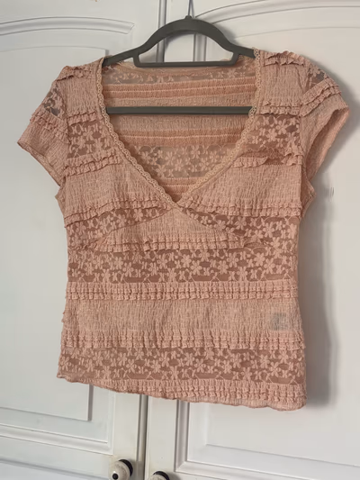 Pink lace textured short-sleeve top — pre-loved on Thrifted.mt