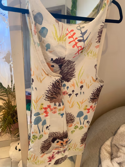 Vestido peto con estampado de erizos — pre-loved on Thrifted.mt
