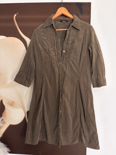 Vestido camisero de pana de MaxMara para el fin de semana by Weekend MaxMara — pre-loved on Thrifted.mt
