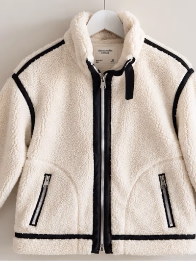 Abercrombie & Fitch Cream Sherpa Fleece Jacket – XS Oversized Fit by Abercrombie and Fitch — pre-loved on Thrifted.mt