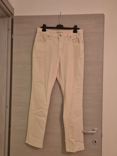 Levi's 724 High Rise Jeans by Levi's — pre-loved on Thrifted.mt