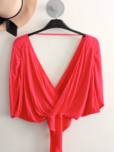 V-neck draped knot front top — pre-loved on Thrifted.mt