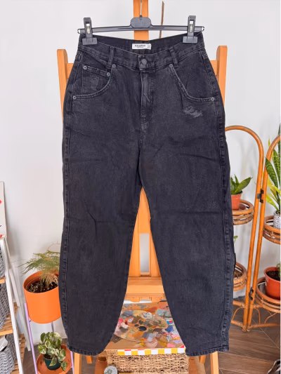 Vaqueros negros de talle alto Pull&Bear, talla EU38/UK10 by Pull&Bear — pre-loved on Thrifted.mt