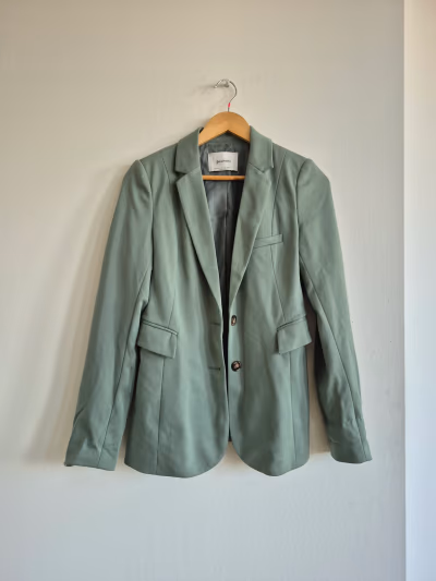 Stradivarius sage green blazer by Stradivarius — pre-loved on Thrifted.mt