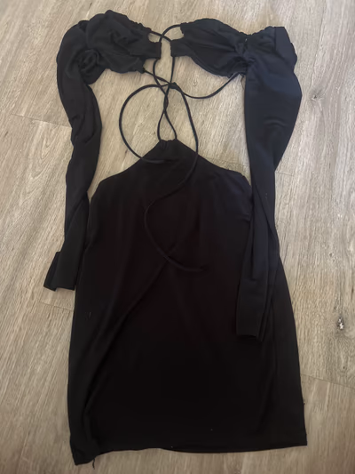 Black long-sleeve open back dress — pre-loved on Thrifted.mt