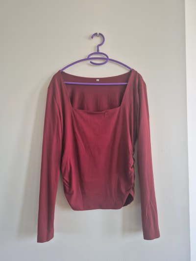 Burgundy Long Sleeve Ruched Top — pre-loved on Thrifted.mt