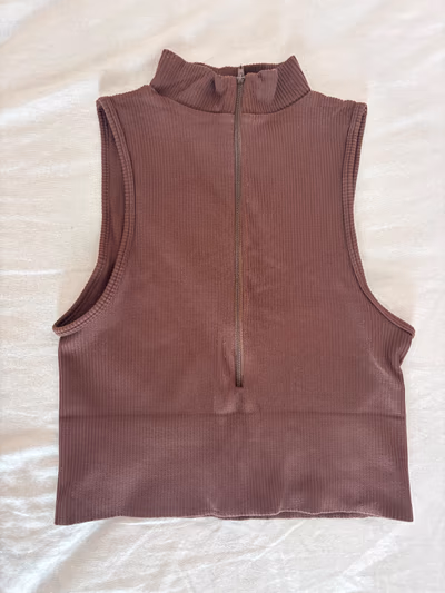 Stradivarius Ribbed Cropped Zip Halter Top by Stradivarius — pre-loved on Thrifted.mt