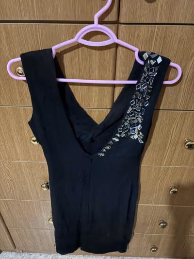 Black Embellished V-Neck Dress — pre-loved on Thrifted.mt