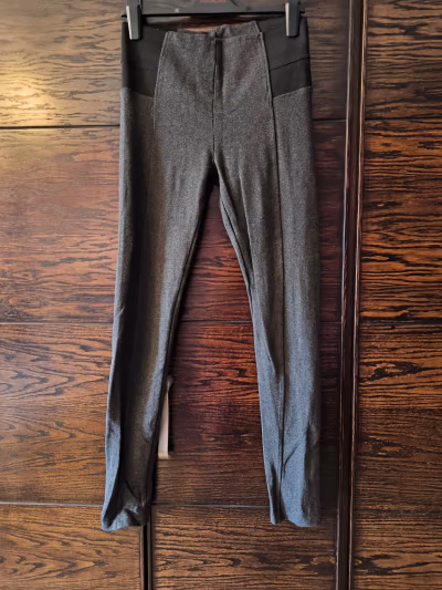 Pantalones elásticos básicos grises de Zara by Zara — pre-loved on Thrifted.mt