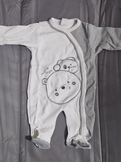 Baby bear print sleepsuit — pre-loved on Thrifted.mt