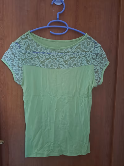 Top de encaje verde lima — pre-loved on Thrifted.mt
