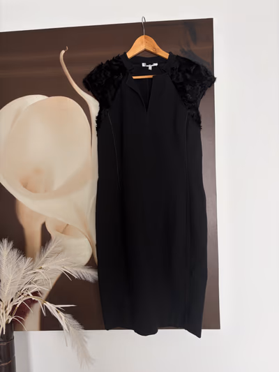 MaxMara Black Textured Shift Dress by MaxMara — pre-loved on Thrifted.mt