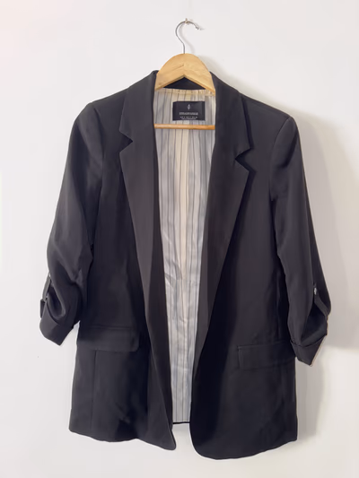 Black Stradivarius Open Front Blazer by Stradivarius — pre-loved on Thrifted.mt