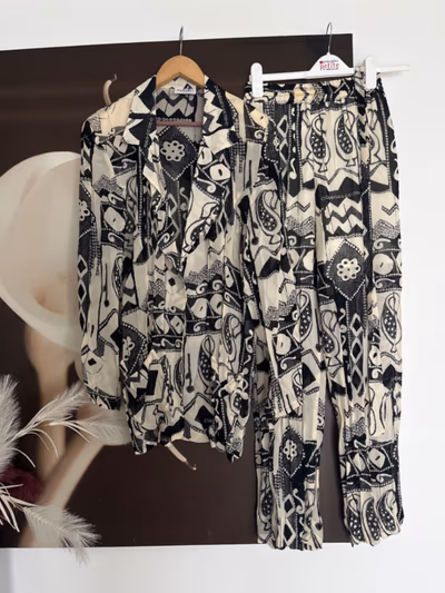 Set coordinato Sandro in stile vintage con stampa astratta by Sandro — pre-loved on Thrifted.mt