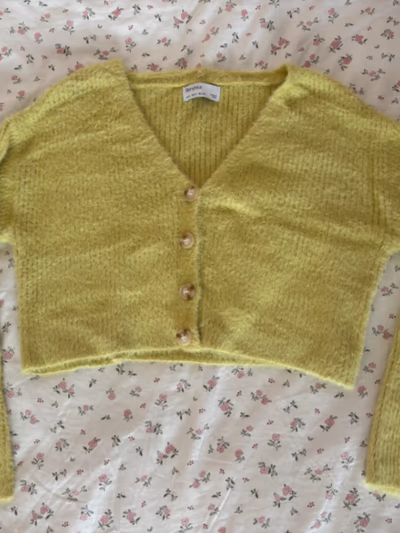 Bershka Ribbed Knit Yellow-Green Cropped Cardigan by Bershka — pre-loved on Thrifted.mt