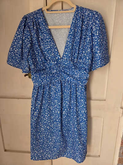 Blue floral mini dress by Temu — pre-loved on Thrifted.mt
