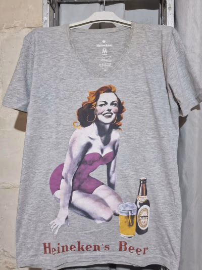 Maglietta con stampa Heineken by Heineken — pre-loved on Thrifted.mt