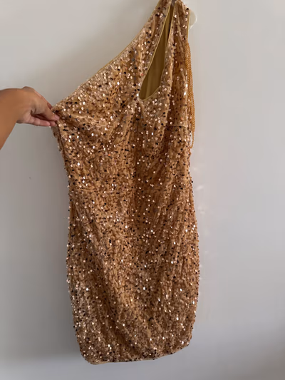 Abito monospalla con paillettes dorate — pre-loved on Thrifted.mt