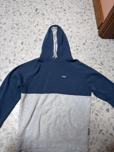 Felpa con cappuccio color block Lee Cooper by Lee Cooper — pre-loved on Thrifted.mt