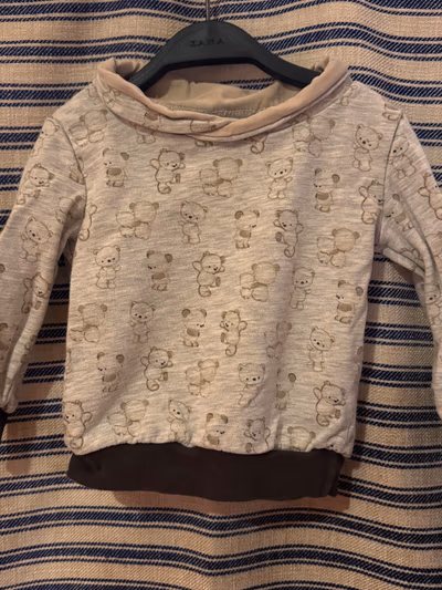 Baby Teddy Bear Pattern Sweater — pre-loved on Thrifted.mt