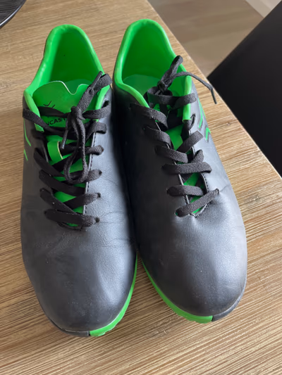 Black and green football boots — pre-loved on Thrifted.mt