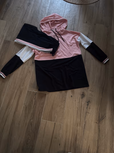 Colour Block Hooded Tracksuit Set — pre-loved on Thrifted.mt