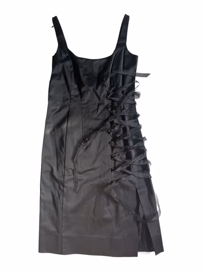 Vestido midi preto com detalhe de corset by Esthis — pre-loved on Thrifted.mt