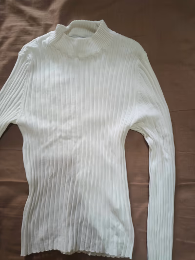 White ribbed high neck top by Bershka — pre-loved on Thrifted.mt