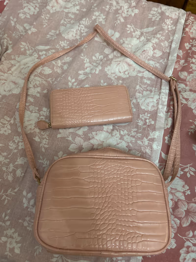 Borsa e borsellino rosa Terranova by Terranova — pre-loved on Thrifted.mt