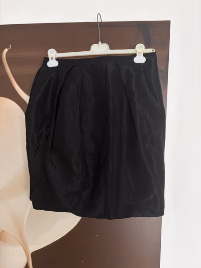 Black pleated skirt by Acne — pre-loved on Thrifted.mt