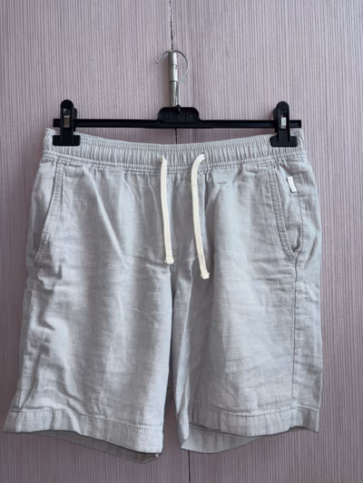 Hollister men shorts by Hollister — pre-loved on Thrifted.mt