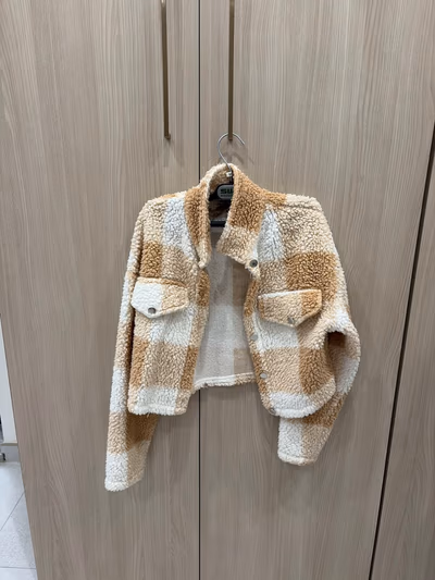 Checkered cream beige teddy jacket — pre-loved on Thrifted.mt