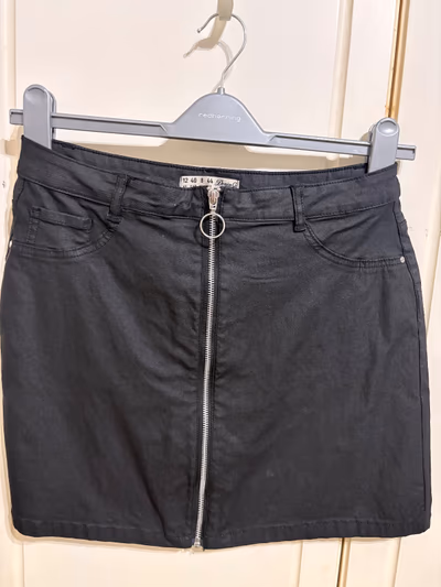 minigonna nera con cerniera frontale by Denim Co. — pre-loved on Thrifted.mt