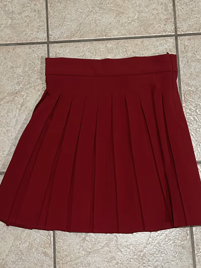 Burgundy Pleated Mini Skirt by Terranova — pre-loved on Thrifted.mt