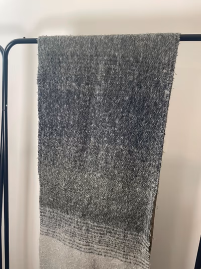 Grey knit scarf — pre-loved on Thrifted.mt