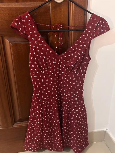 BERSHKA dress with white flower detail by Bershka — pre-loved on Thrifted.mt
