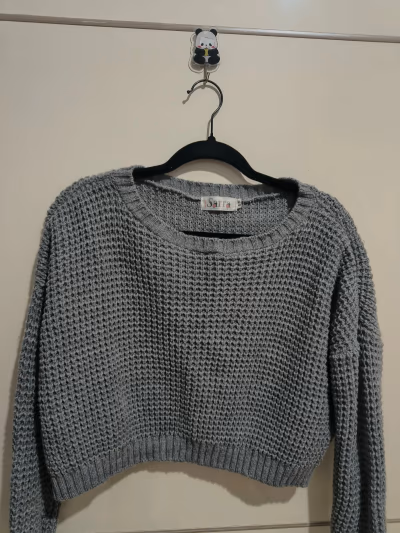 Grey Waffle Knit Crop Sweater by Sarra — pre-loved on Thrifted.mt
