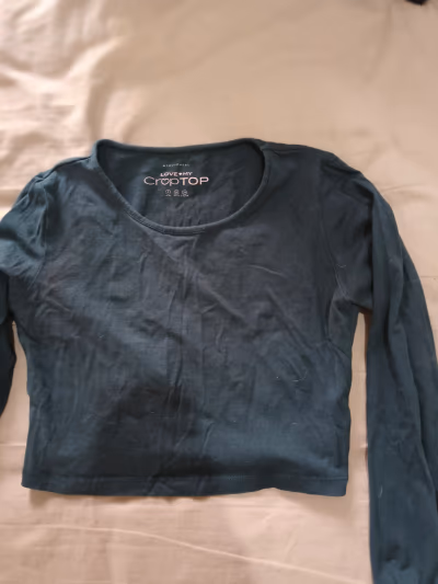 Black long-sleeve crop top by Atmosphere — pre-loved on Thrifted.mt