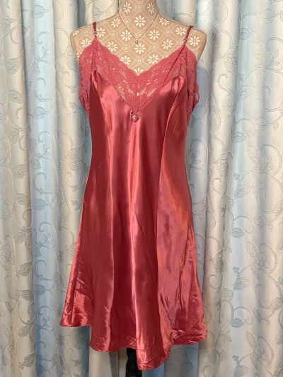 Honors Pink Slip Dress Y2K — pre-loved on Thrifted.mt