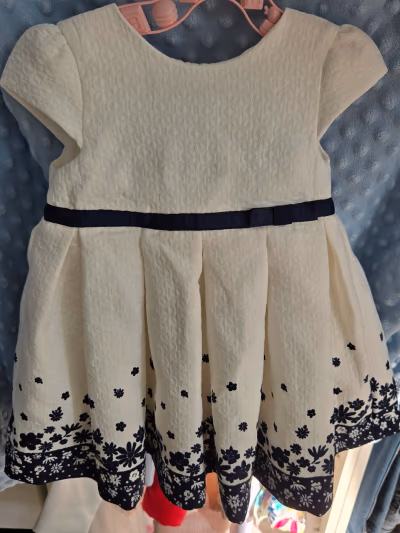 Girls floral skater dress — pre-loved on Thrifted.mt