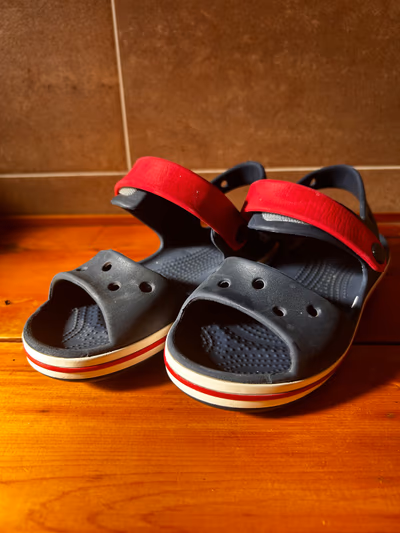 Kids Crocs sandals navy red by Crocs — pre-loved on Thrifted.mt