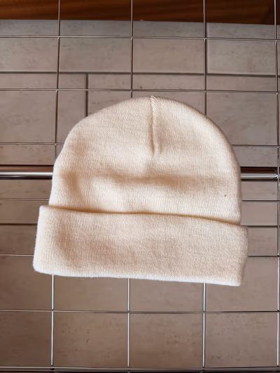 White Beanie — pre-loved on Thrifted.mt
