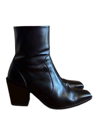 Thursday Boots Black real leather heeled square toe boots by Thursday Boots — pre-loved on Thrifted.mt