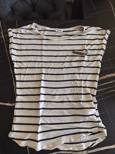Pimkie striped t-shirt — pre-loved on Thrifted.mt