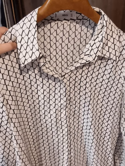 Monochrome pattern button-up shirt by Mango — pre-loved on Thrifted.mt