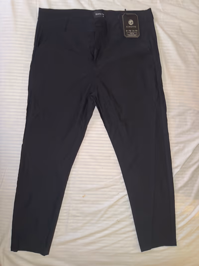 Black Skinny Fit Smart Trousers — pre-loved on Thrifted.mt